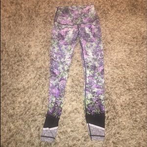 Lululemon Wunder Under, size 6